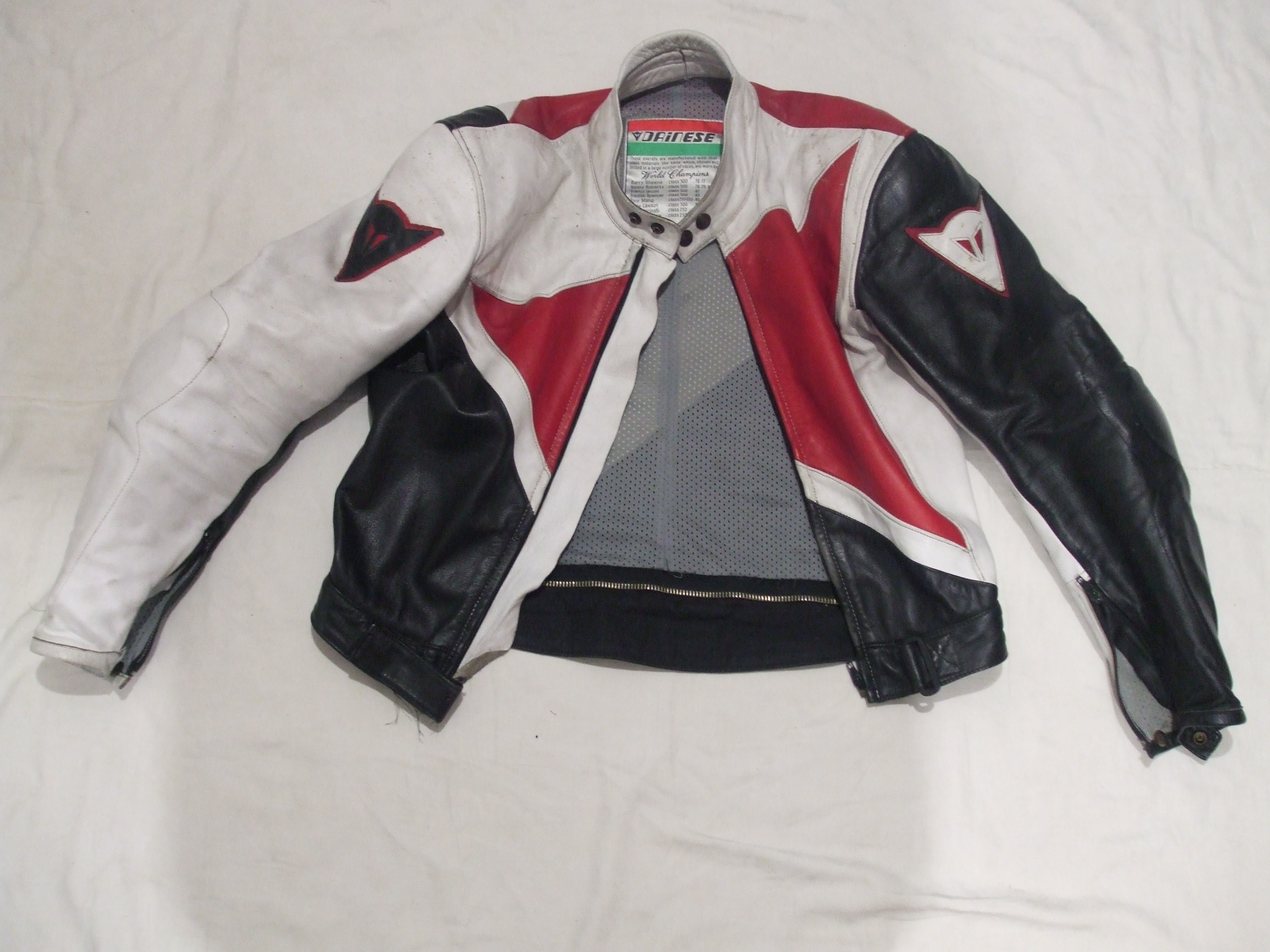 Moto kožená bunda DAINESE, čierna –biela- červená,  č. 1999