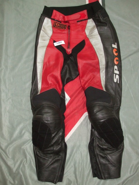 Kožené nohavice čierno-červenej farby veľ.50,č.1201